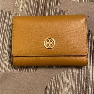 Tory Burch Robinson medium flap wallet